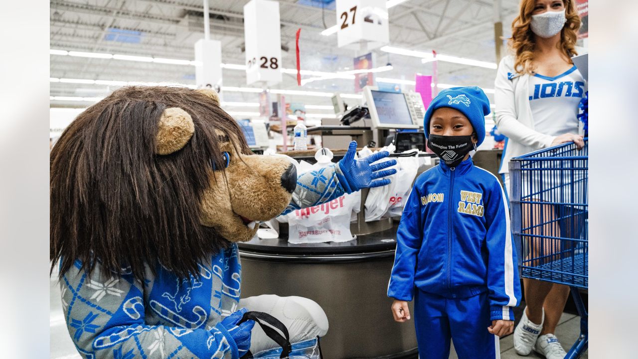 DLA students Shop with a Lion at Meijer