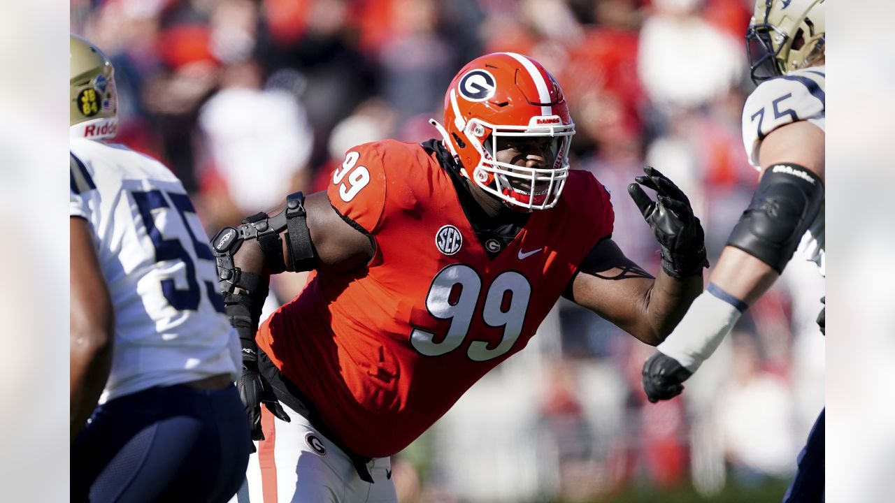 Defensive lineman Perrion Winfrey runs official 4.89-second 40-yard dash at  2022 combine