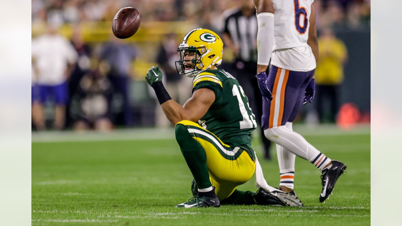 Chicago Bears and Green Bay Packers face each other during the second half  of an NFL football game, Sunday, Dec. 4, 2022, in Chicago. (AP Photo/Kamil  Krzaczynski Stock Photo - Alamy