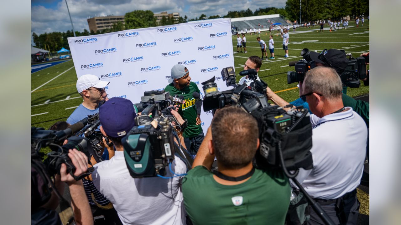 Randall Cobb embraces the role of mentor