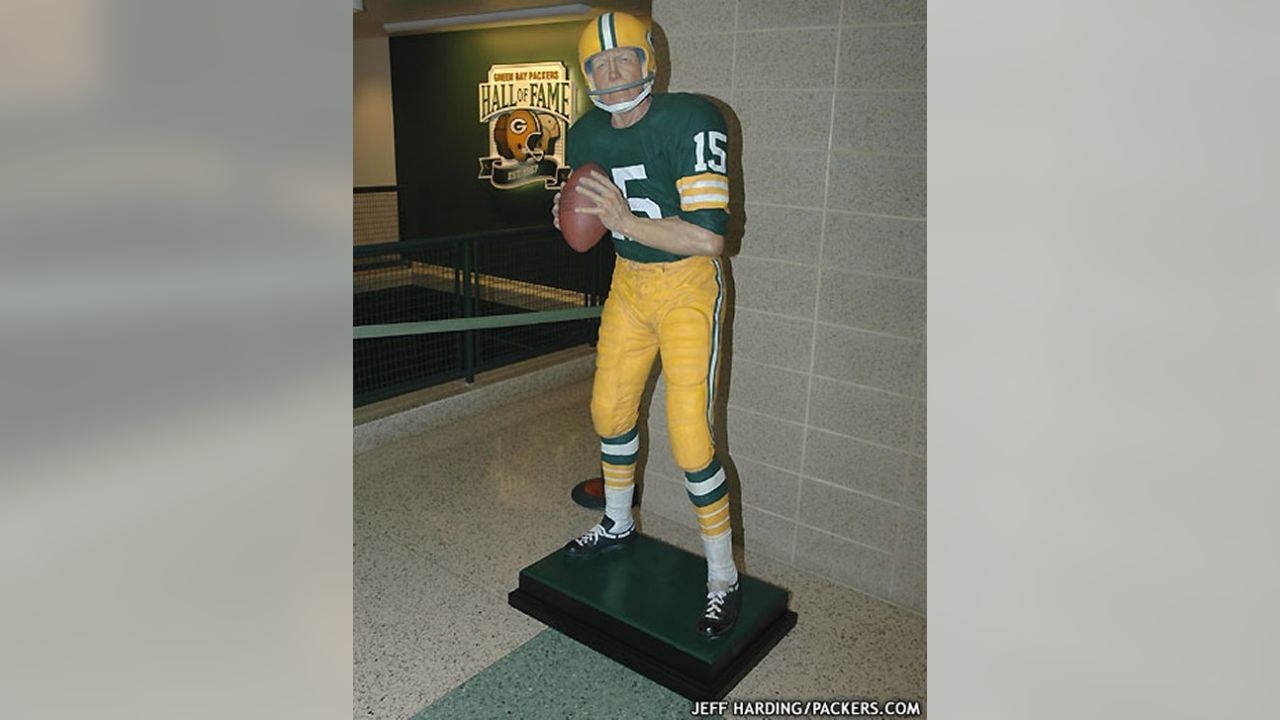 Green Bay Packer Hall of Fame, football player statue, ang…