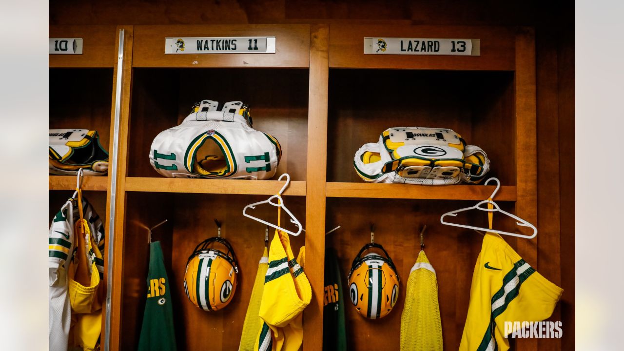 Details in Detroit: Packers' equipment staff prepares uniforms for Lions  game