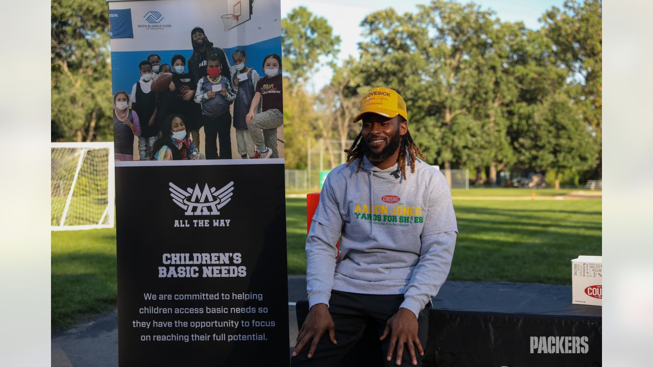 Aaron Jones visits Parkland Elementary and gives out adidas shoes