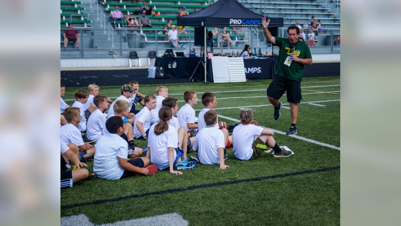 Randall Cobb hosts Football ProCamp in Green Bay