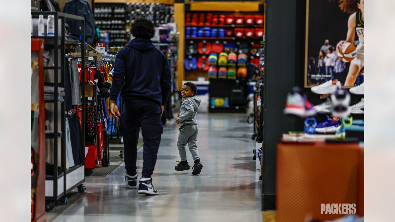 Photos: Tariq Carpenter and teammates host shopping spree for Boys and  Girls Club of Green Bay