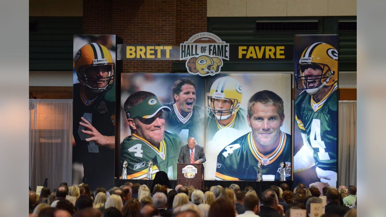 Brett Favre inducted into Pro Football Hall of Fame with mass of