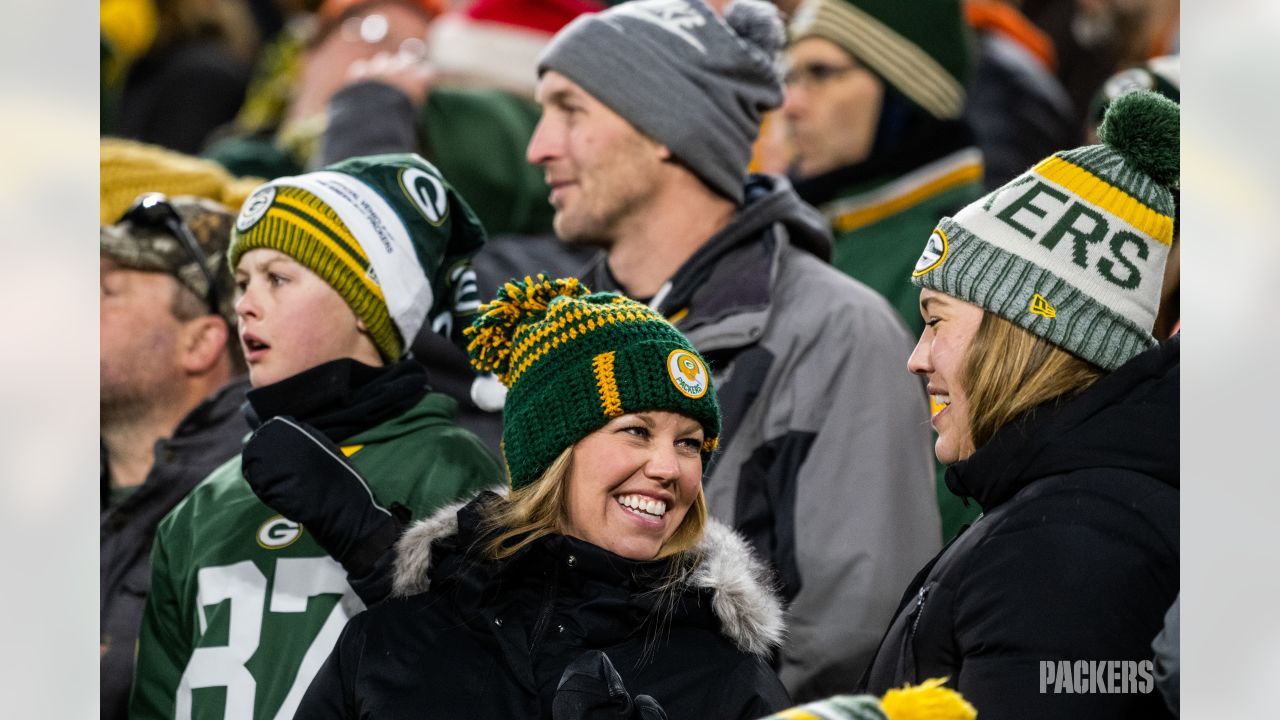 Packer fans celebrate at Lambeau on Christmas Eve