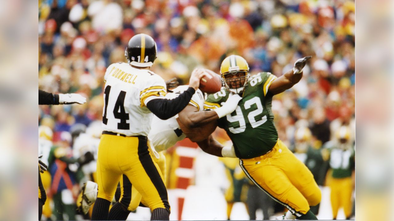 Green Bay Packers on X: Free agency flashback: Reggie White signs with the  #Packers in 1993 