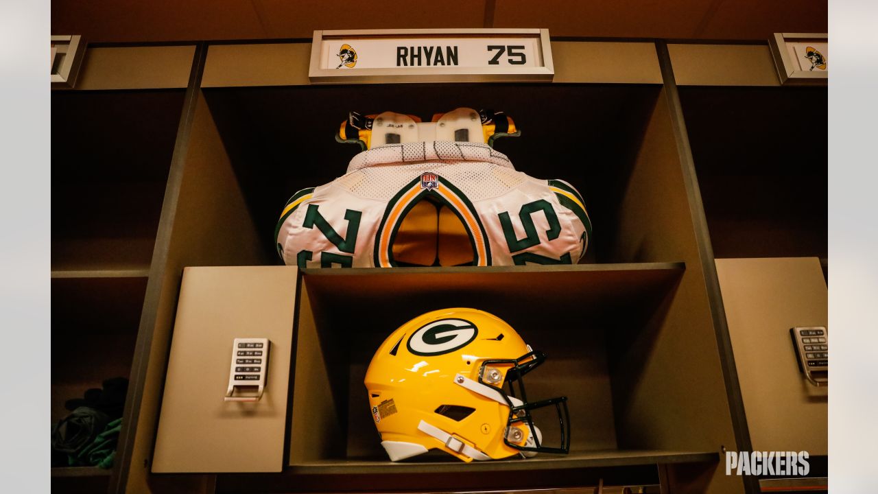 Behind-the-scenes look inside the Packers' locker room in Minnesota