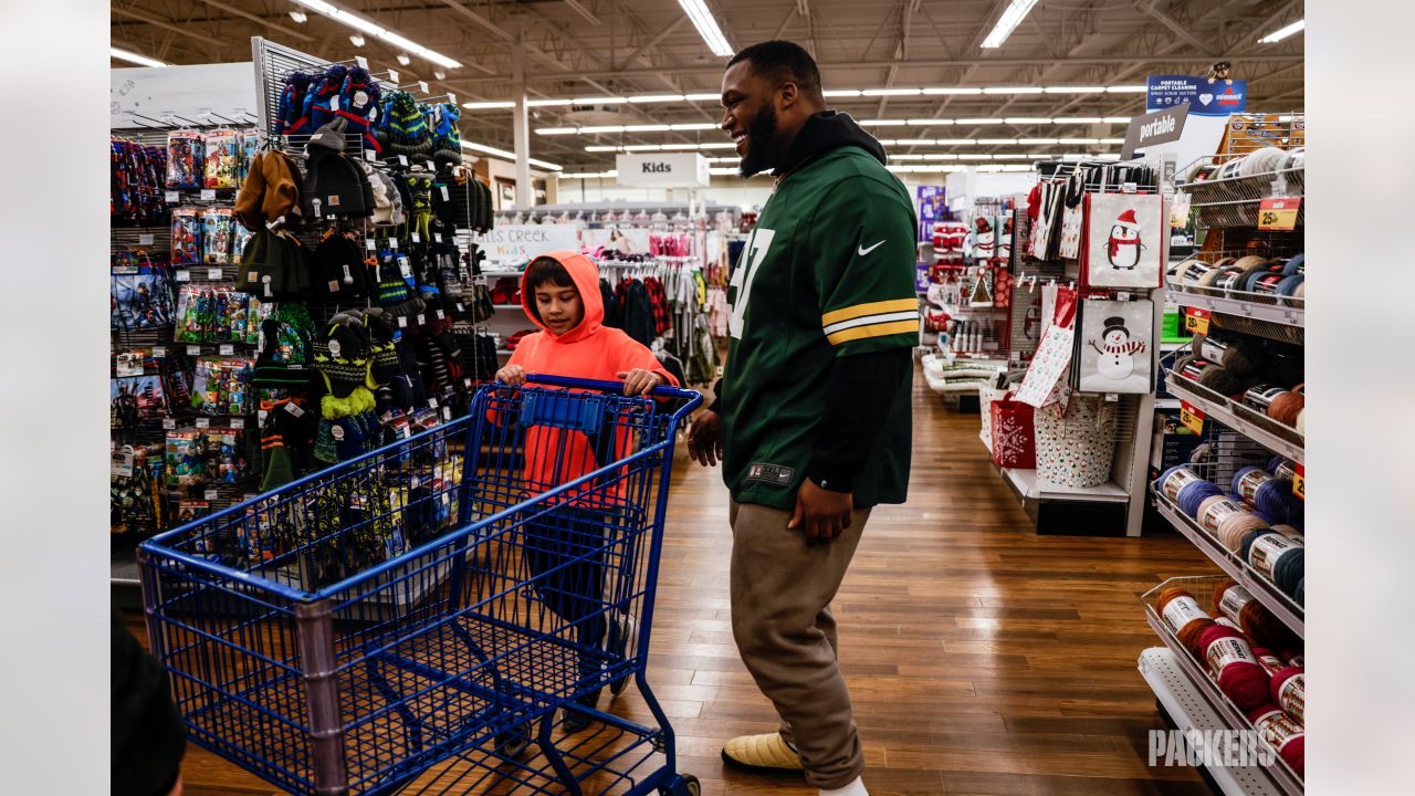 Packers players go holiday shopping with kids at Meijer 