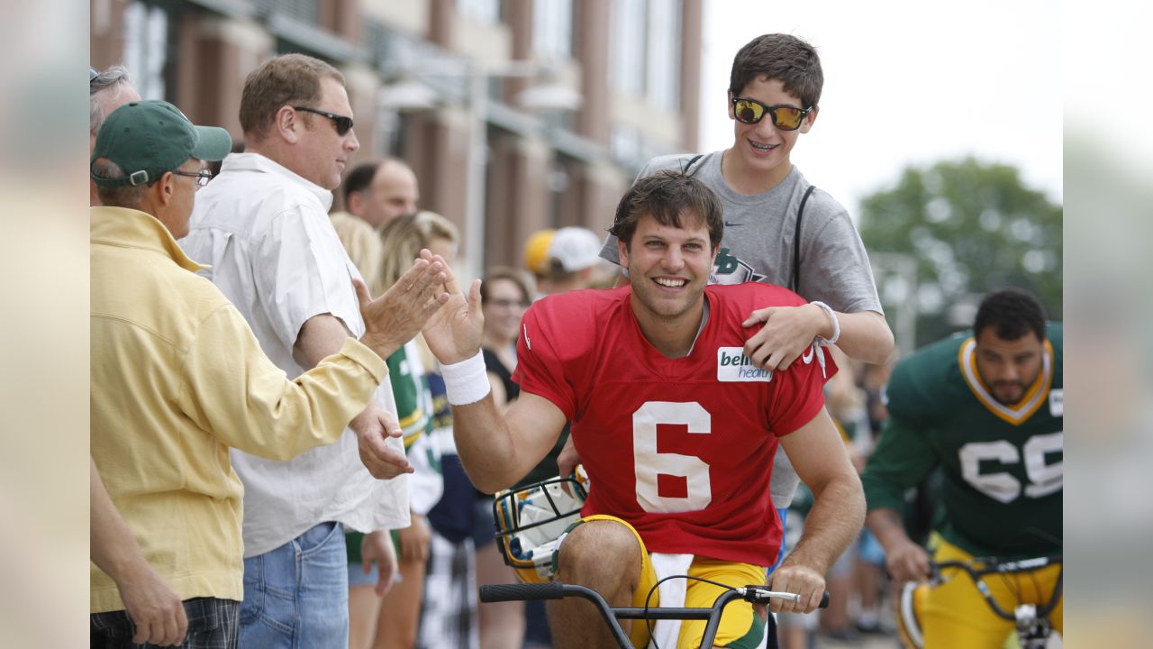 Throwback: Reggie White participates in Packers' bike tradition