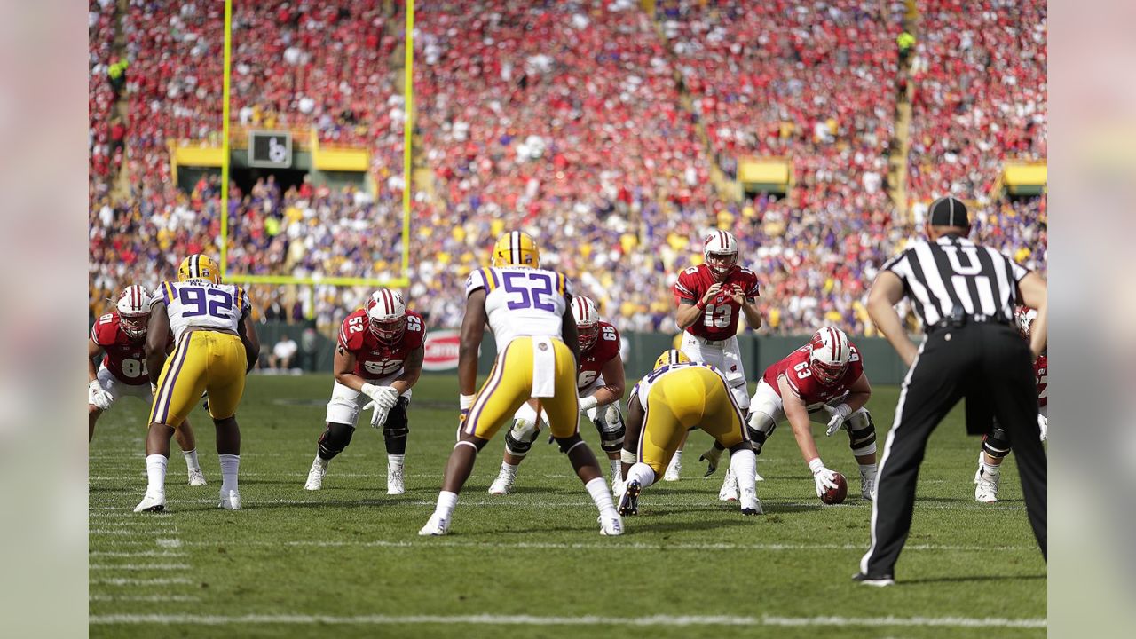 Football: Wisconsin's love for football showcased by historic game at  Lambeau · The Badger Herald