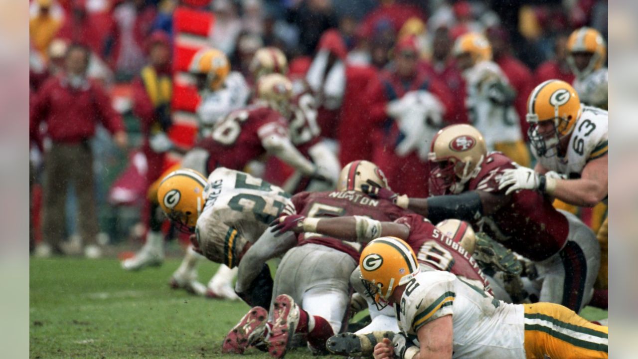 January 11, 1997 Green Bay Packers wide receiver Antonio Freeman #86 runs  up field during the 1997 NFC Championship Game between the Green Bay Packers  and the San Francisco 49ers at Candlestick