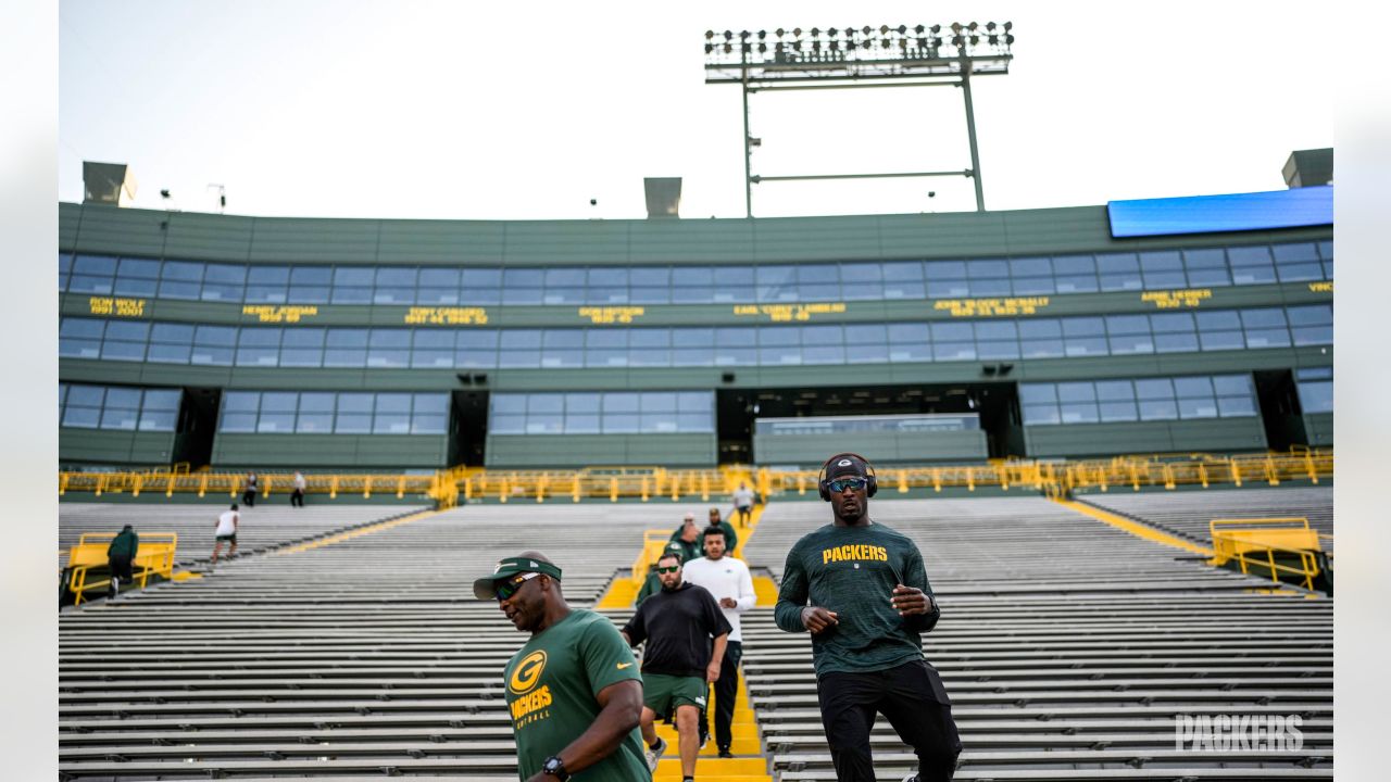 Matt LaFleur & Packers staff take the Knapp Stair Climb challenge