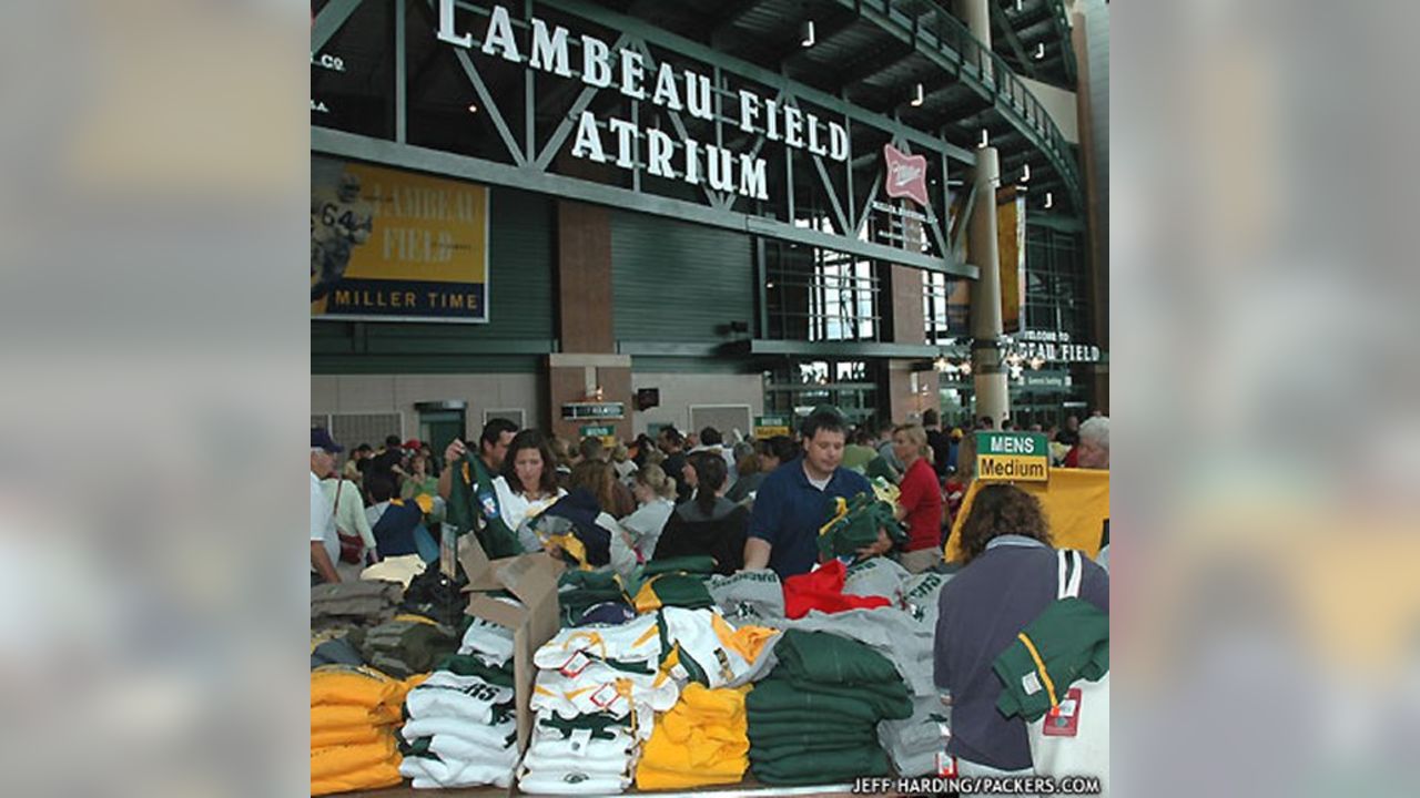 Packers Pro Shop brings back in-person tent sale