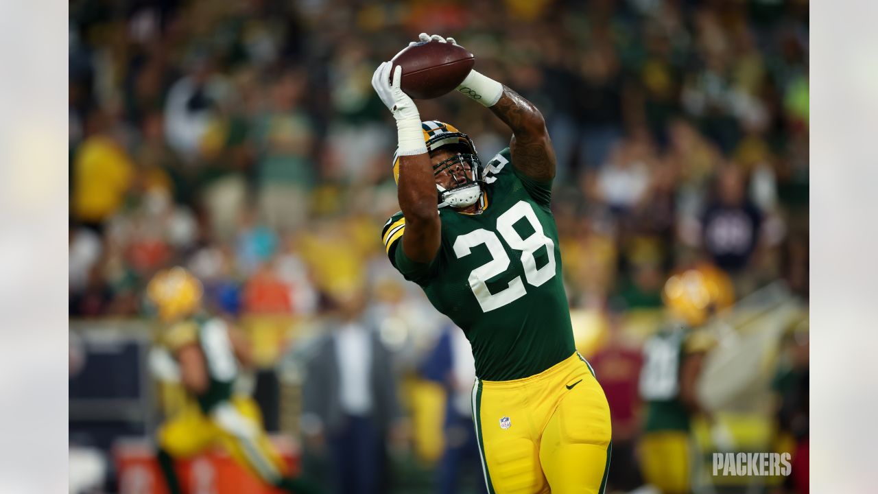 Chicago Bears vs. Green Bay Packers. Fans support on NFL Game. Silhouette  of supporters, big screen with two rivals in background Stock Photo - Alamy