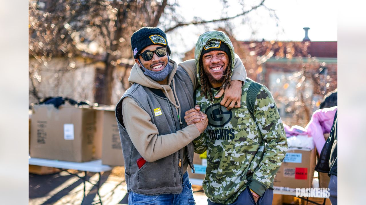 Photos: Packers provide coats to aid community