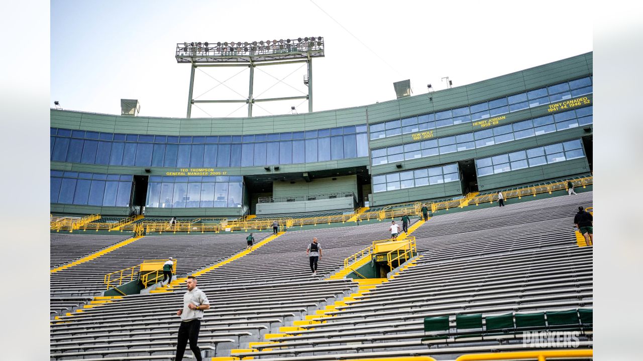 Matt LaFleur & Packers staff take the Knapp Stair Climb challenge 