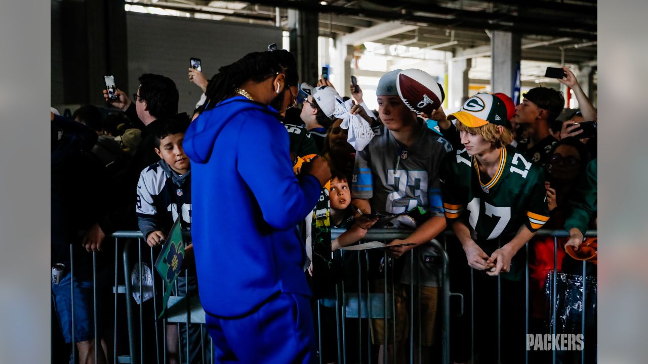 Za'Darius Smith, Davante Adams & Kenny Clark sign autographs at Pro Bowl  practice