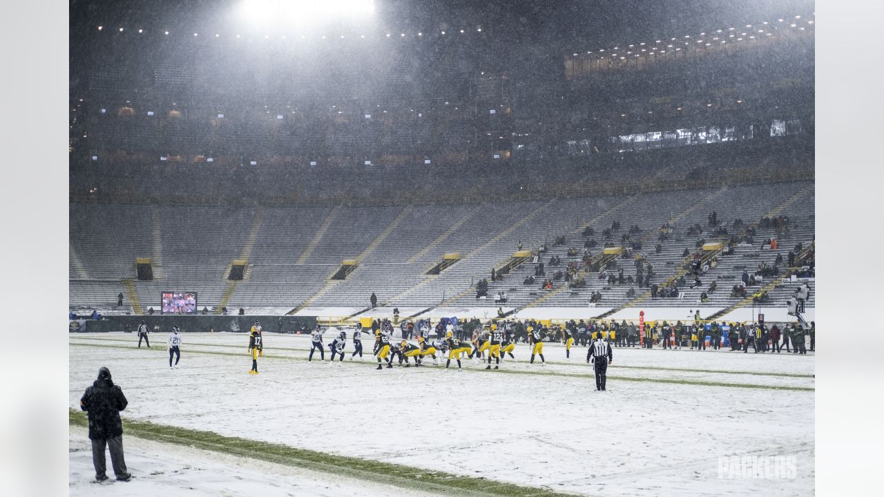 Packers vs. Titans recap: Green Bay rolls at snowy Lambeau Field