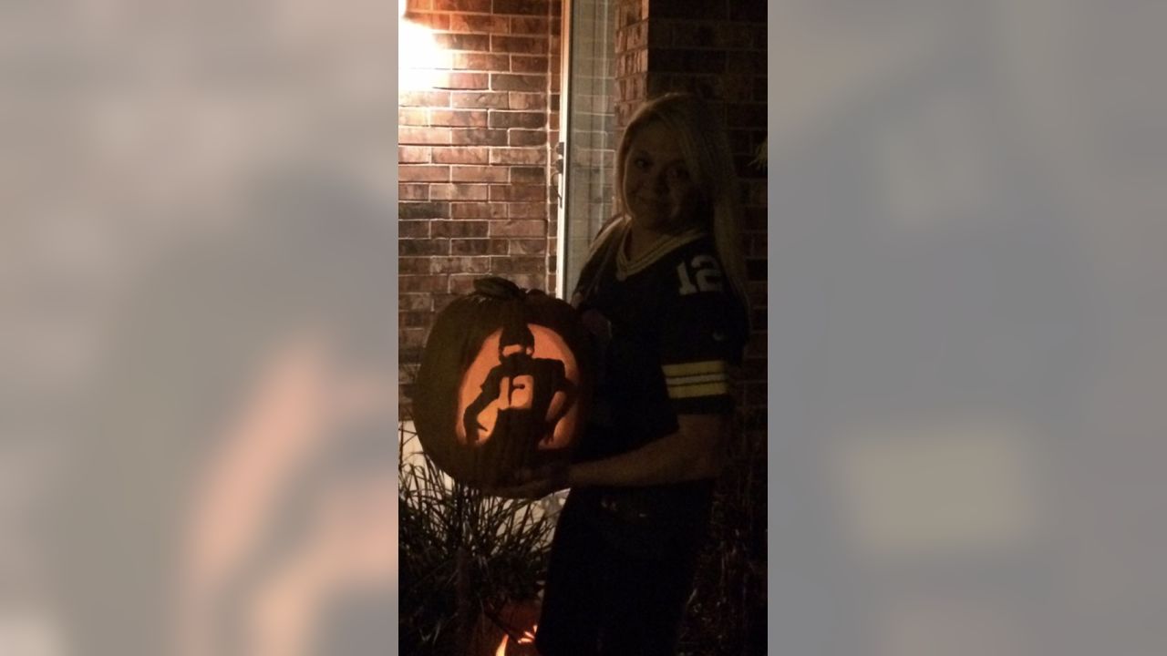 Packers fans get creative with pumpkins for Halloween