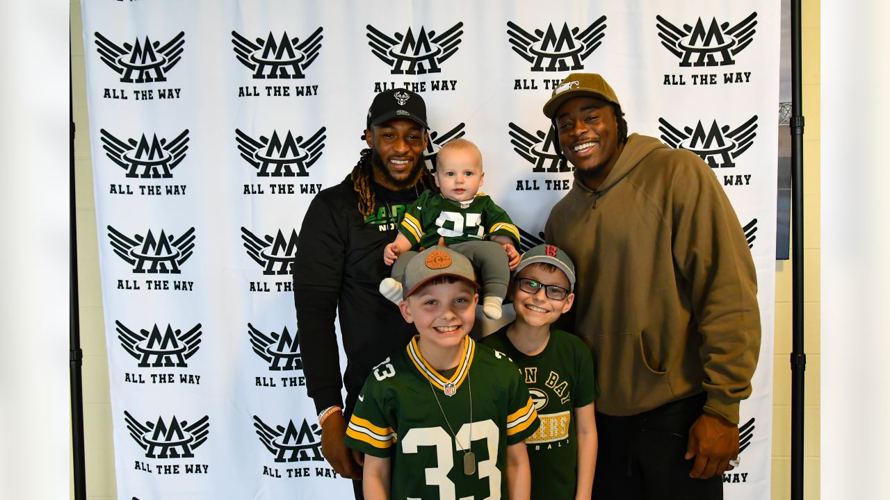 Military families meet Packers' Jones, shop for free at Ashwaubenon store