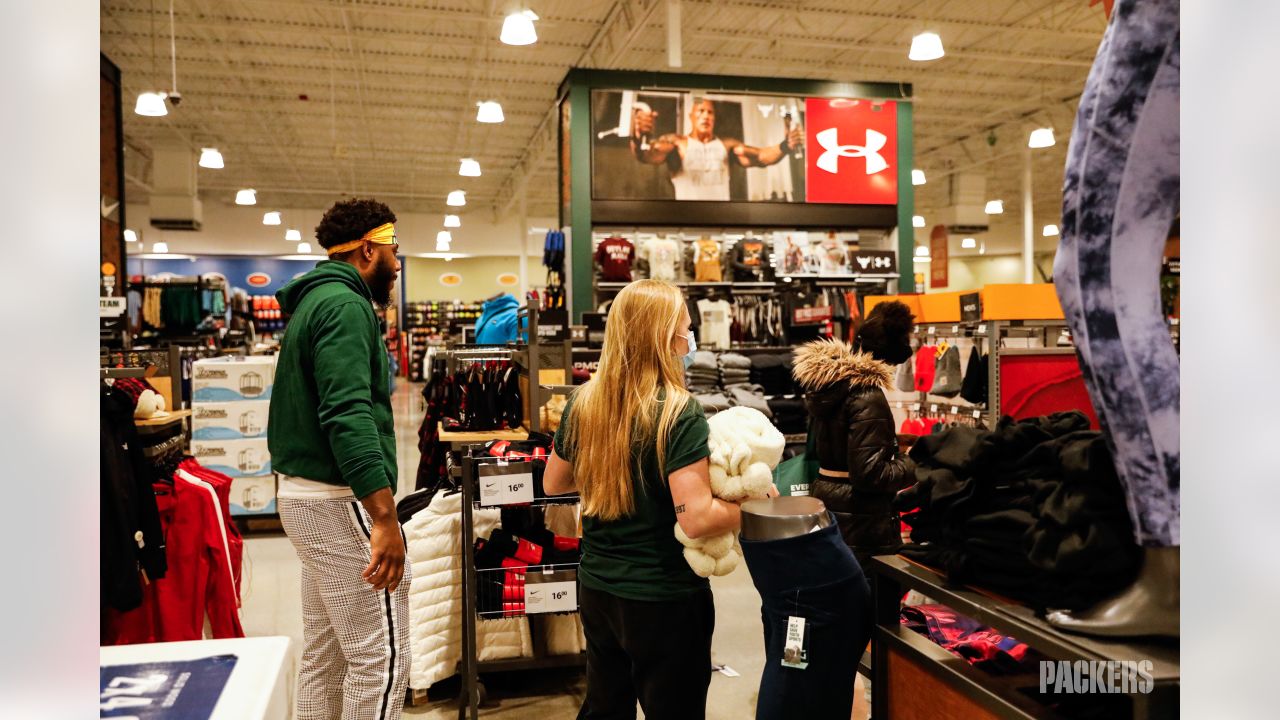 Packers players, Boys and Girls Club team up for holiday shopping