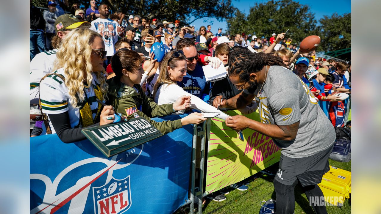 Za'Darius Smith, Davante Adams & Kenny Clark sign autographs at Pro Bowl  practice