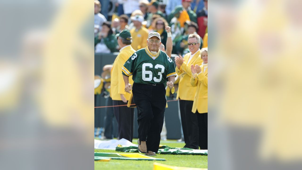 Fuzzy Thurston, Big Broom in the Packers' Great Sweep Play, Dies