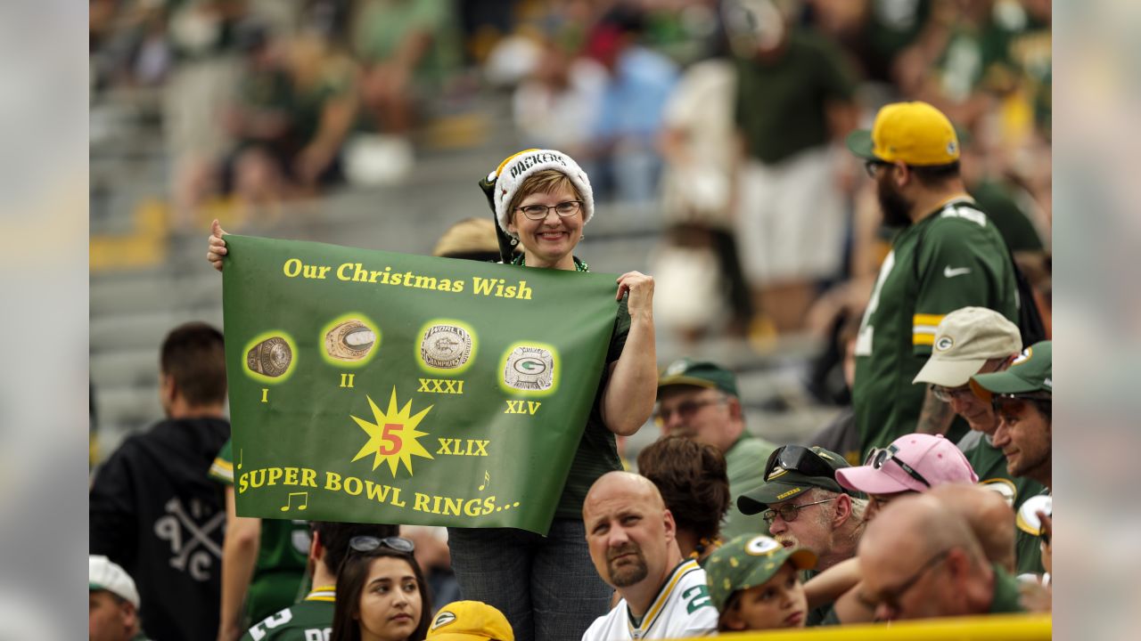 More than 8,000 people attend Green Bay Packers shareholders meeting