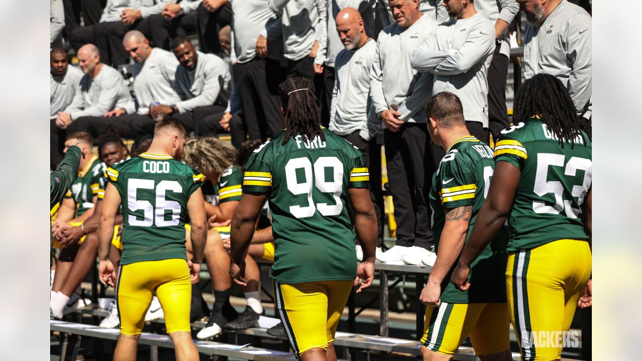 Behind the scenes: Packers take 2022 team photo inside Lambeau Field