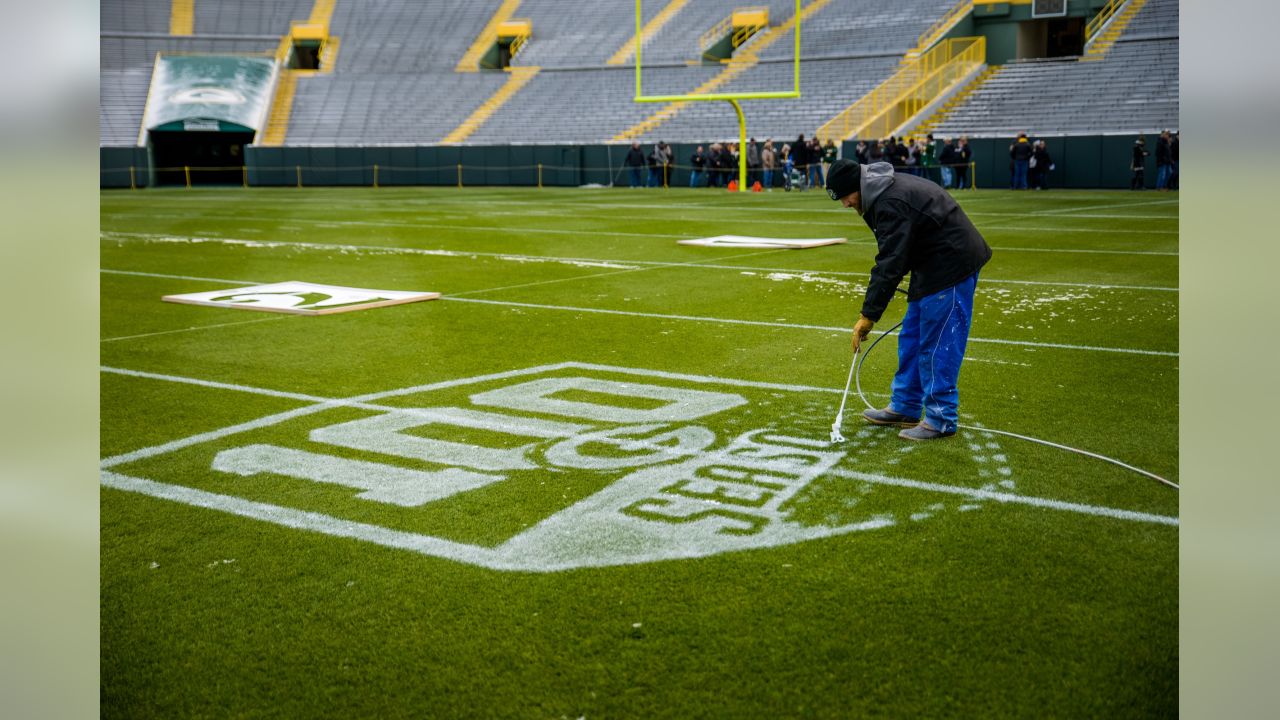 Finishing touches put on Lambeau Field for historic soccer match