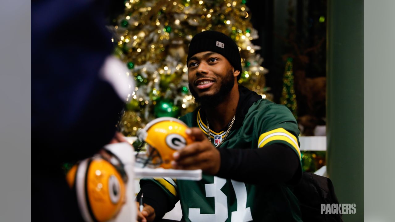 Packers players sign autographs at final Salvation Army signing session of  year