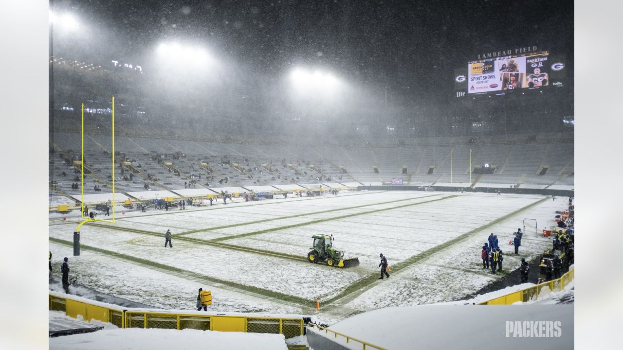 LIVE BLOG: Packers defeat Titans 40-14 at snowy Lambeau Field