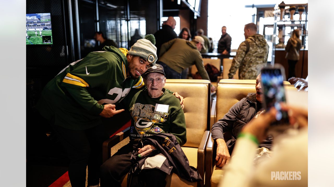 Packers honor Wausau family for military service with free tickets