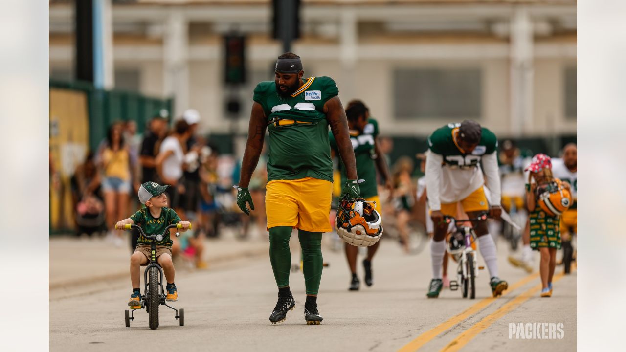 Green Bay Packers 2022 training camp gets rolling with bike tradition