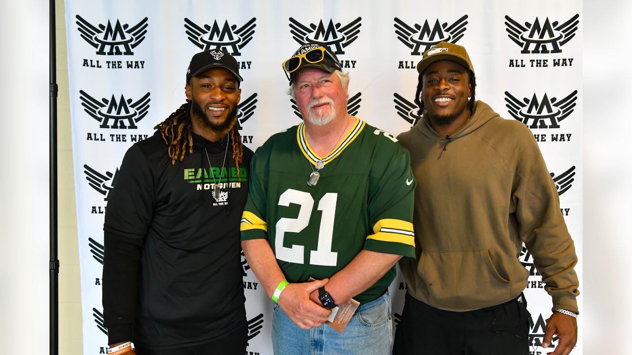 Military families meet Packers' Jones, shop for free at Ashwaubenon store