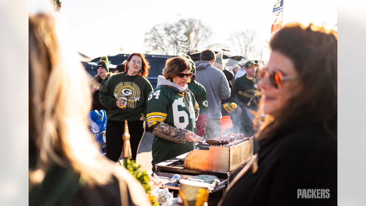 Packer fans celebrate at Lambeau on Christmas Eve