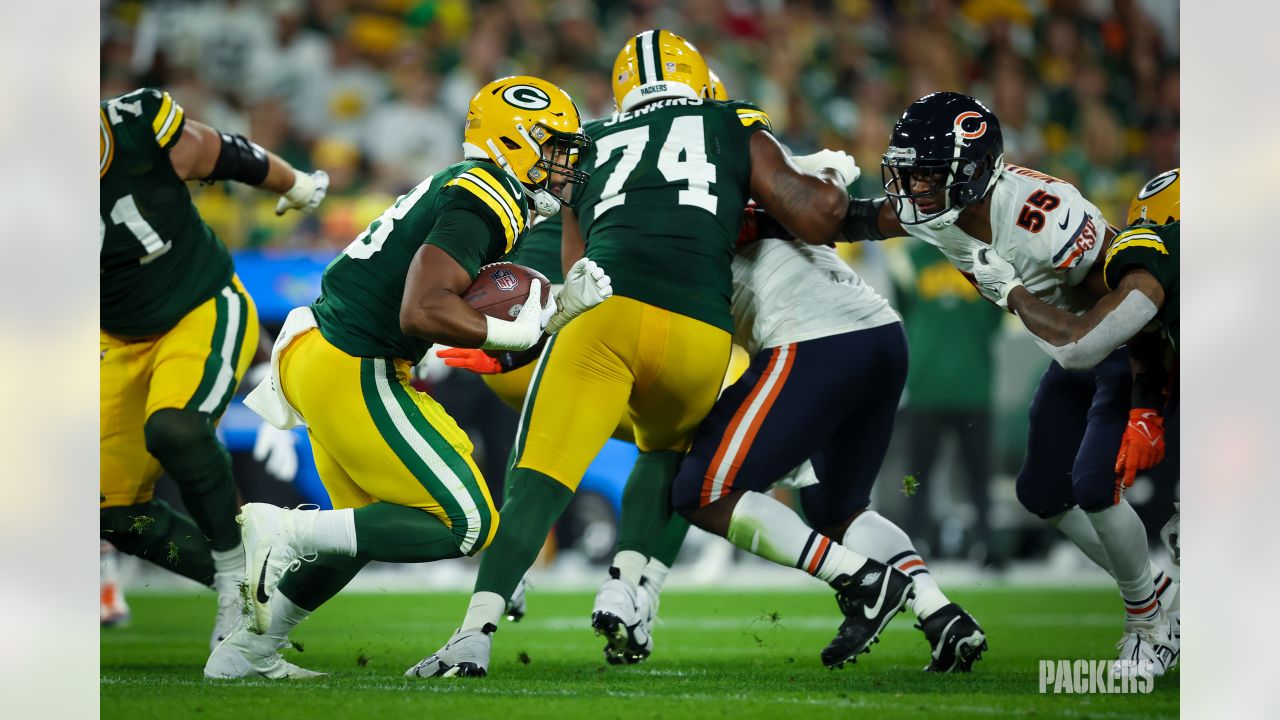 Chicago Bears vs. Green Bay Packers. Fans support on NFL Game. Silhouette  of supporters, big screen with two rivals in background Stock Photo - Alamy