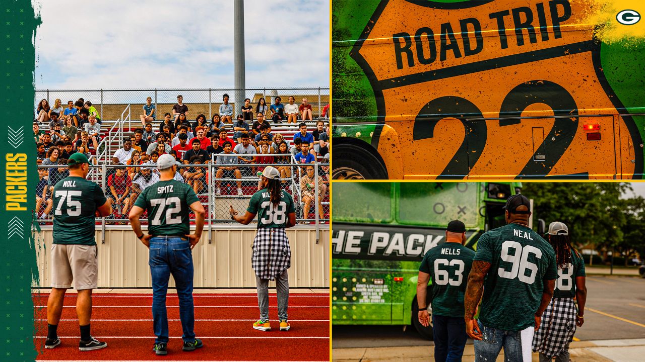 Packers-Bears game hits on deep dish pizza with viral sign at Lambeau