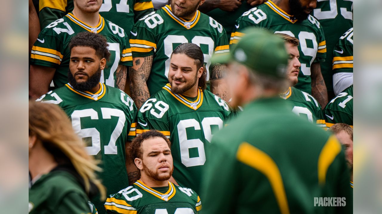 Green Bay Packers on X: Behind the scenes: #Packers take 2019 team photo  