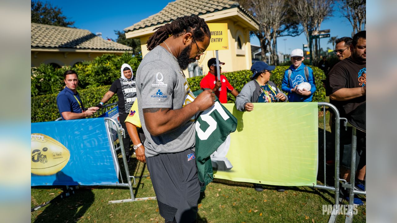 Za'Darius Smith, Davante Adams & Kenny Clark sign autographs at Pro Bowl  practice