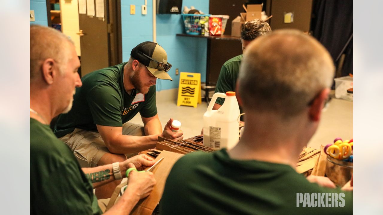 Packers employees participate in Packers Give Back Day