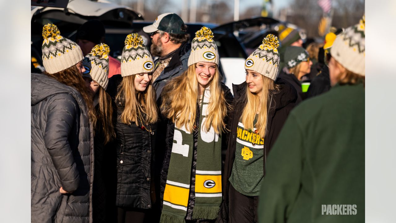 Packer fans celebrate at Lambeau on Christmas Eve