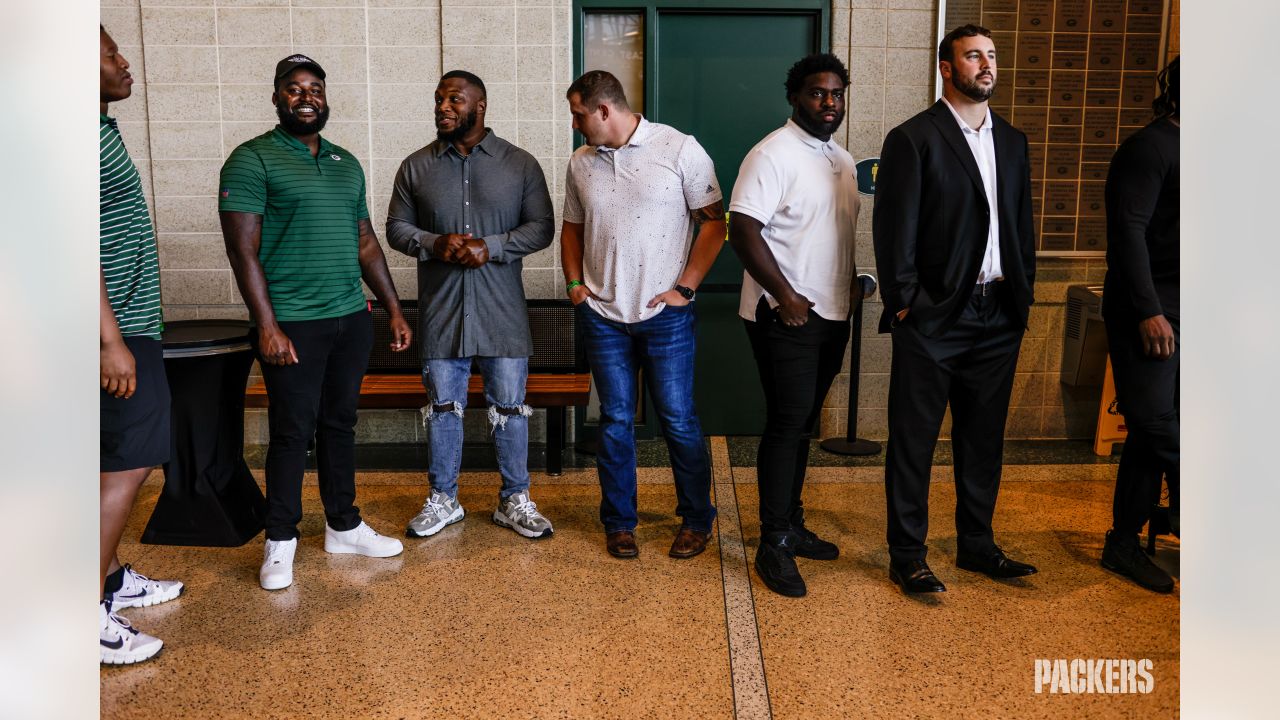 Aaron Rodgers breaks out Canadian tuxedo once again for Packers lunch