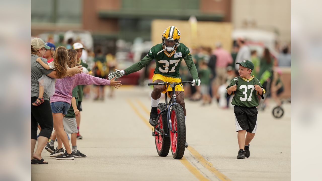 Photos: Packers bike to work Friday