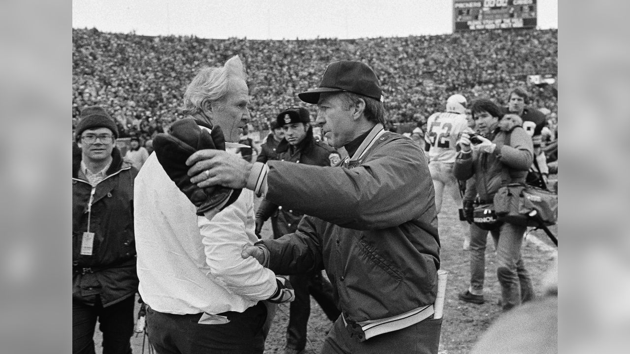 Bart Starr Green Bay Packers Unsigned Passing Photograph