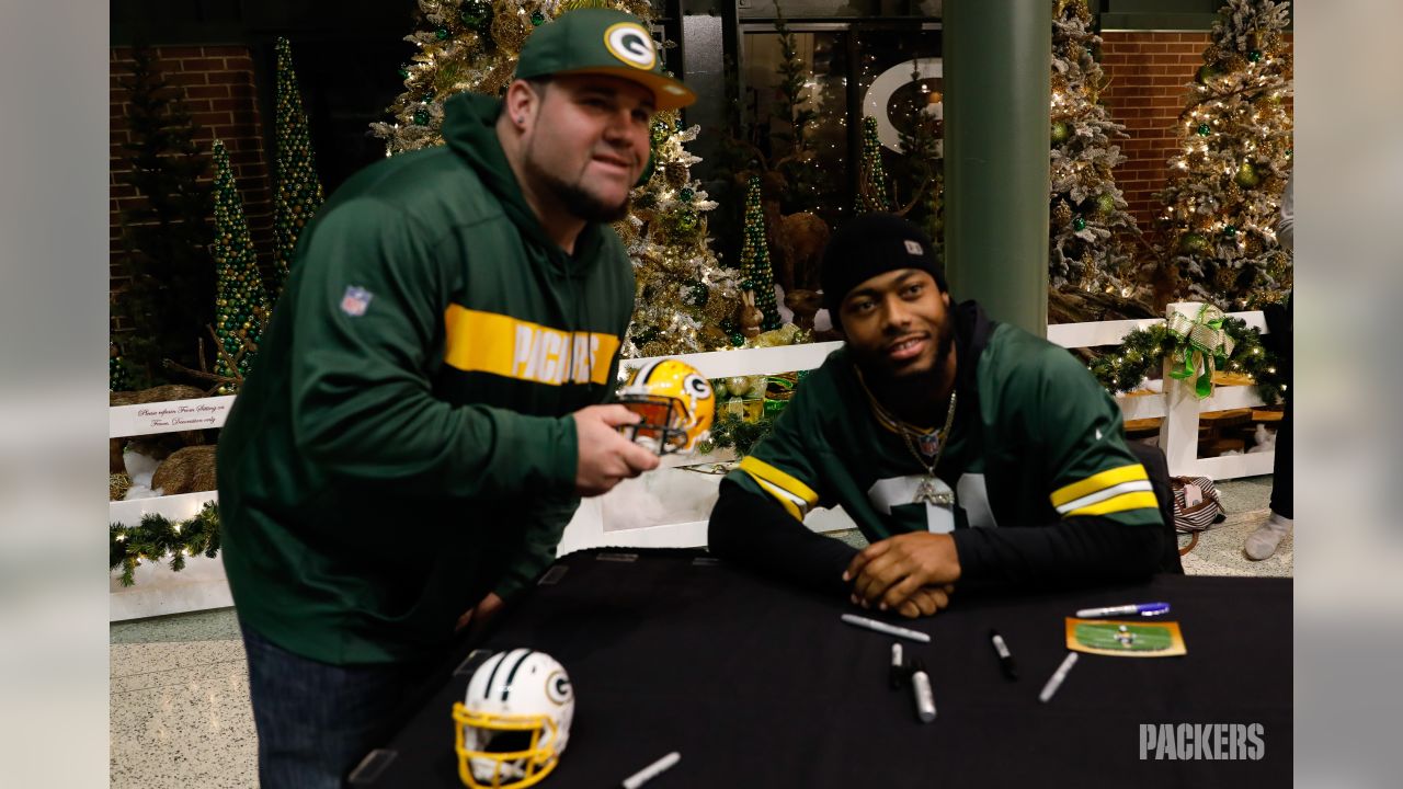 Packers players sign autographs at final Salvation Army signing session of  year