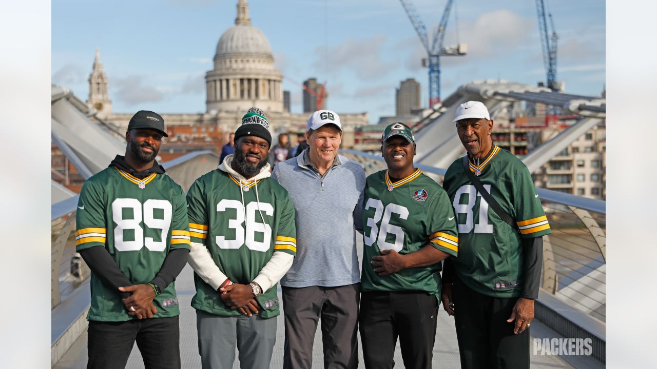 Photos: Packers alumni take bus tour around London