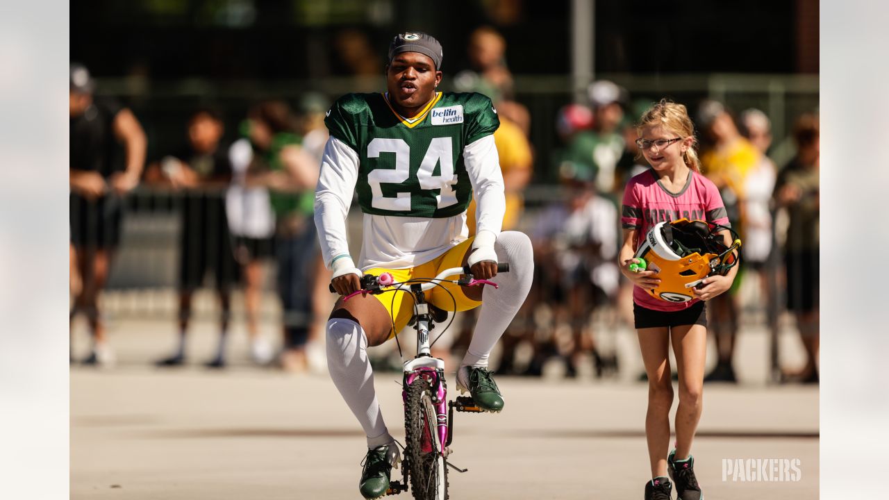 Photos: Packers take bike ride to Thursday's joint practice with Jets